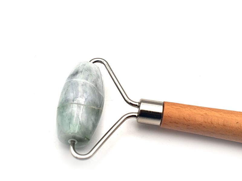 Traditional Chinese Medicine - Simple Real Jade Roller - Light Green 2