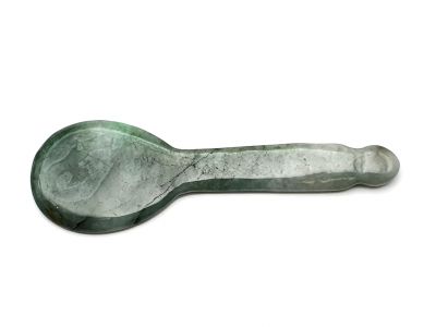 Traditionelle chinesische Medizin - Gua Sha Jadelöffel - Hellgrün und dunkelgrün