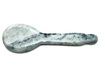 Traditionelle chinesische Medizin - Gua Sha Jadelöffel - Weiß mit grünen Reflexen