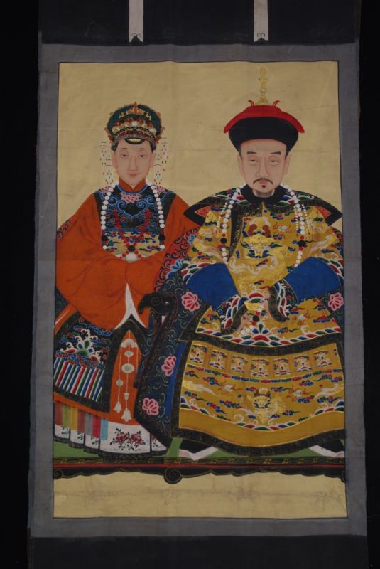 Very Large Chinese ancestors couple and chinese dignitaries 1