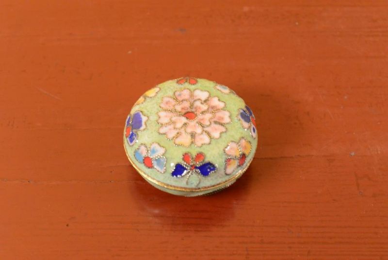 Very Small Chinese Cloisonné Enamel Box - Green Apple 2
