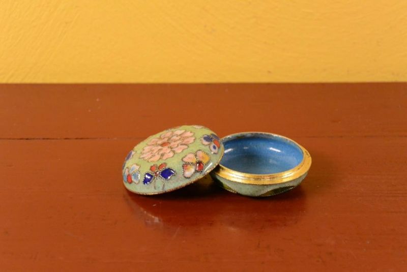 Very Small Chinese Cloisonné Enamel Box - Green Apple 3