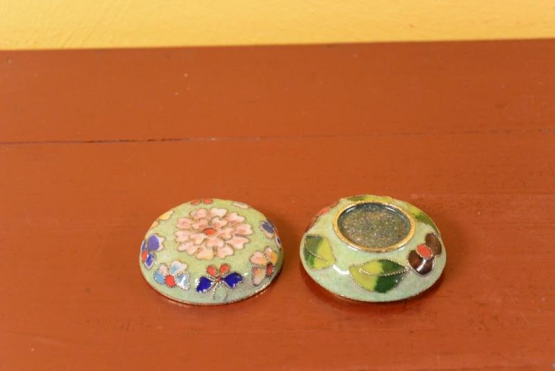 Very Small Chinese Cloisonné Enamel Box - Green Apple 4