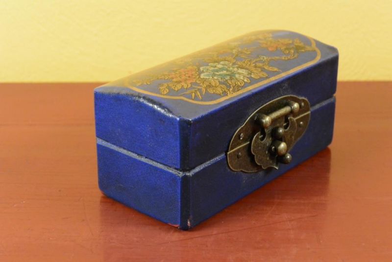 Very small Chinese Wooden Blue Box 4