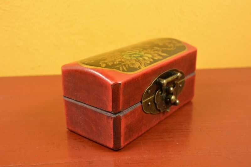 Very small Chinese Wooden Red and black Box 3