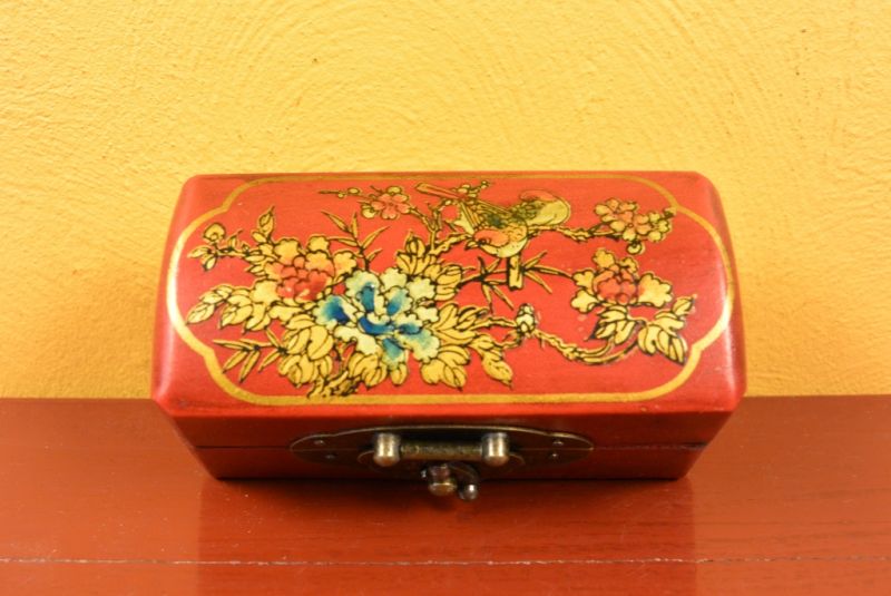 Very small Chinese Wooden Red Box 4