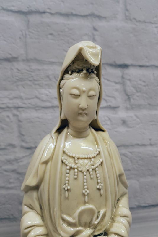 White Chinese Statue - Porcelain Dehua - Goddess GuanYin 2